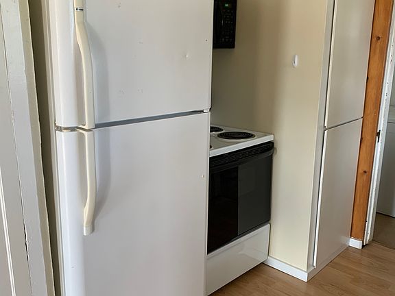 2nd image of 302 W 2nd St #1/2