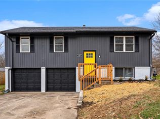 1207 Golfview Dr, Grain Valley, MO 64029