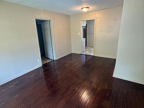 4th image of 2450 N Lynwood Dr