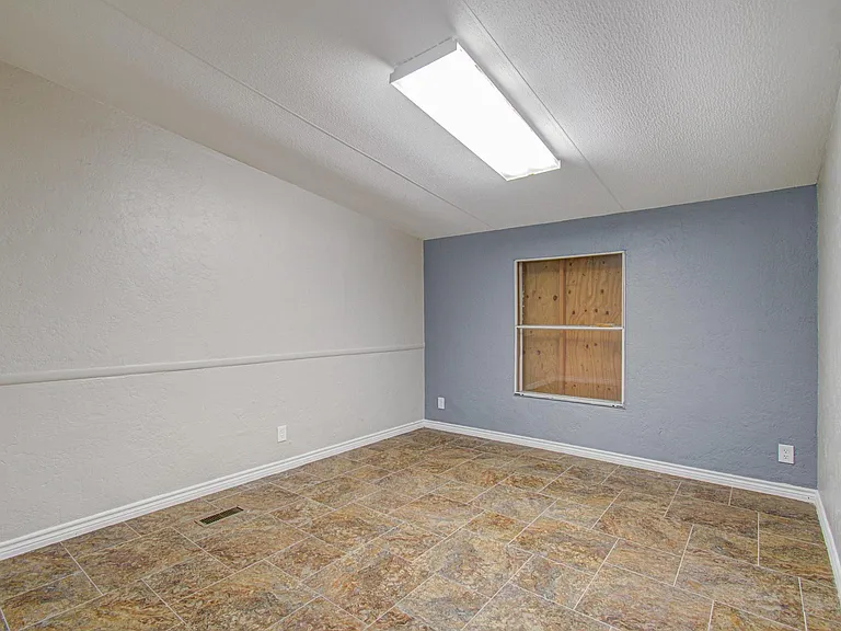 16307 Antelope Ln — Photo 23