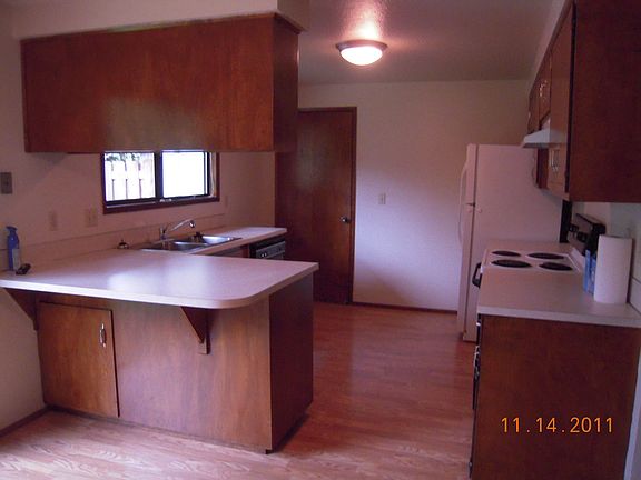 1340 Debrick kitchen