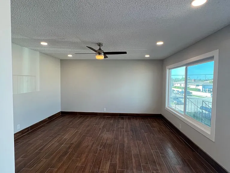 947 N Wilmington Blvd — Photo 6