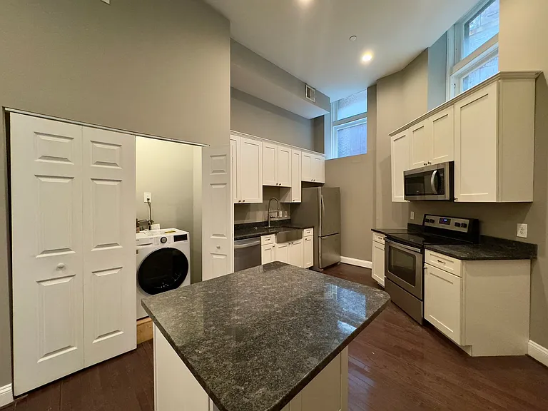 Apartment Units with In-Unit Laundry in Downtown Baltimore, MD! — Photo 6