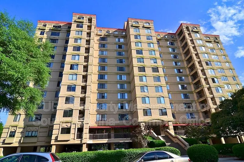 1600 Park Cir #1102