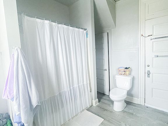 4th image of 2020 Monument Ave APT 3
