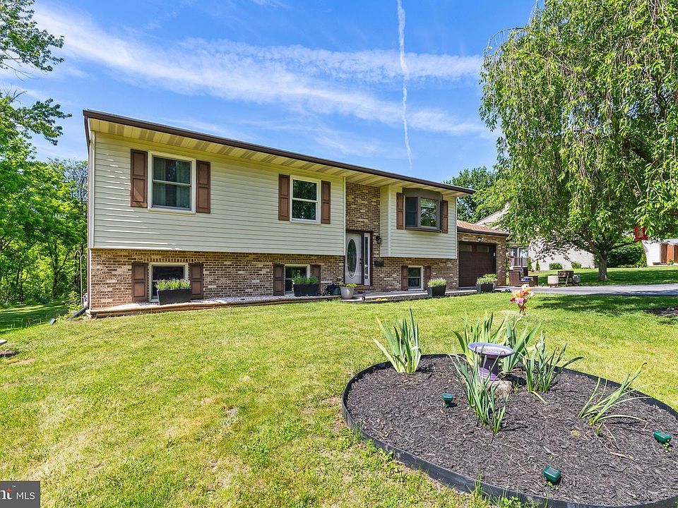 1st image of 228 Woods Dr
