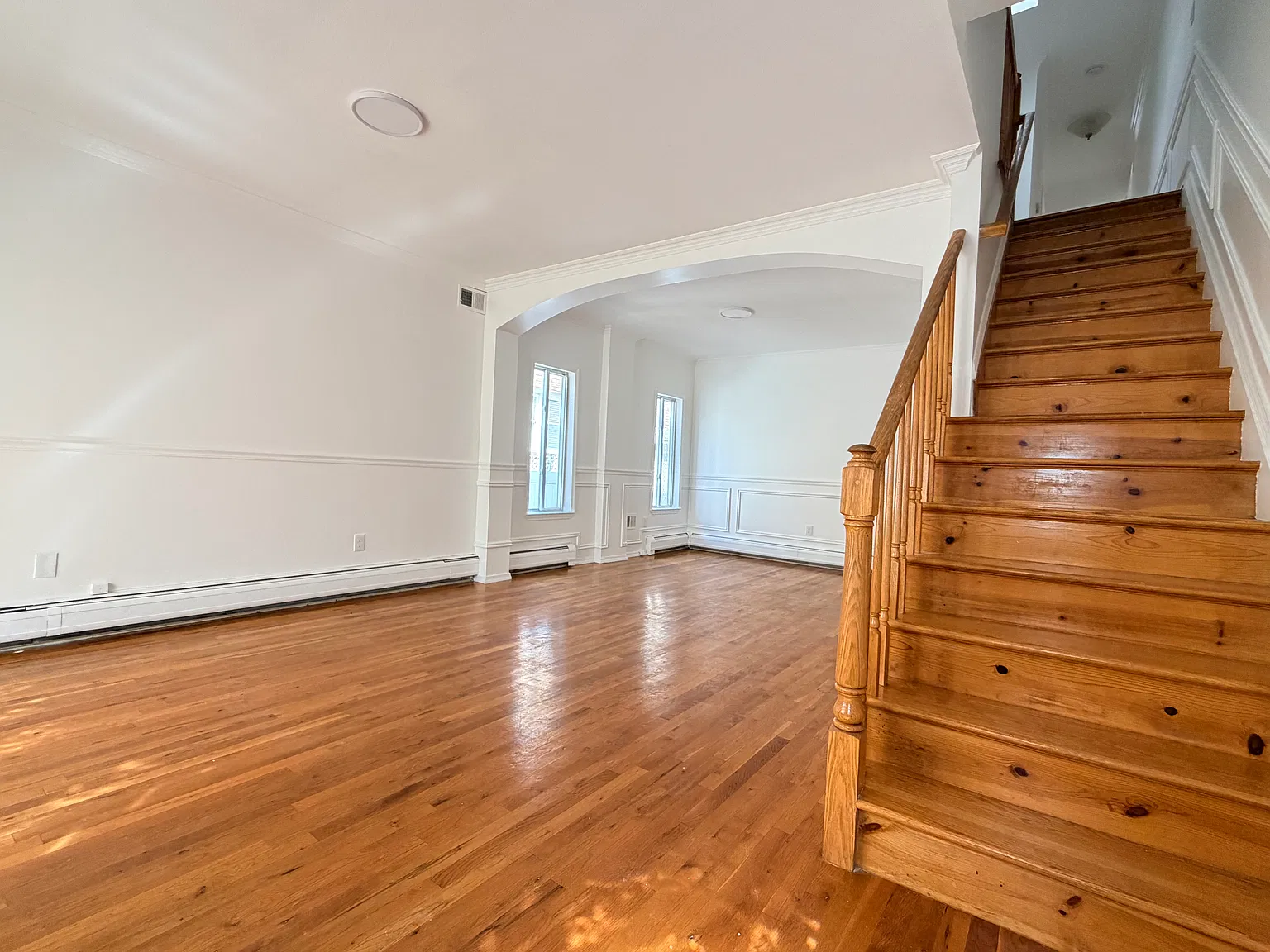 3 bed, 1584 sqft, $3,700 — Photo 2