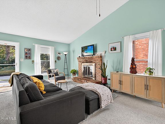 5th image of 117 Windsor Court