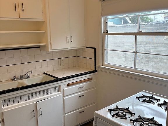 3rd image of 785 Temple Ave APT 3