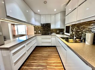 12107 107th St NW, Edmonton, AB T5G2S8