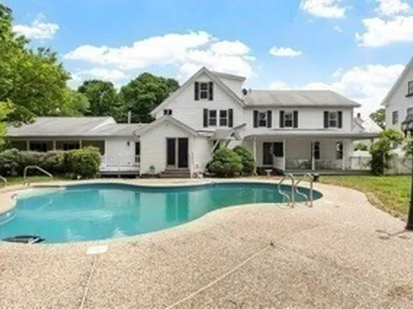 24 Oak Ave #A, Leominster, MA 01453