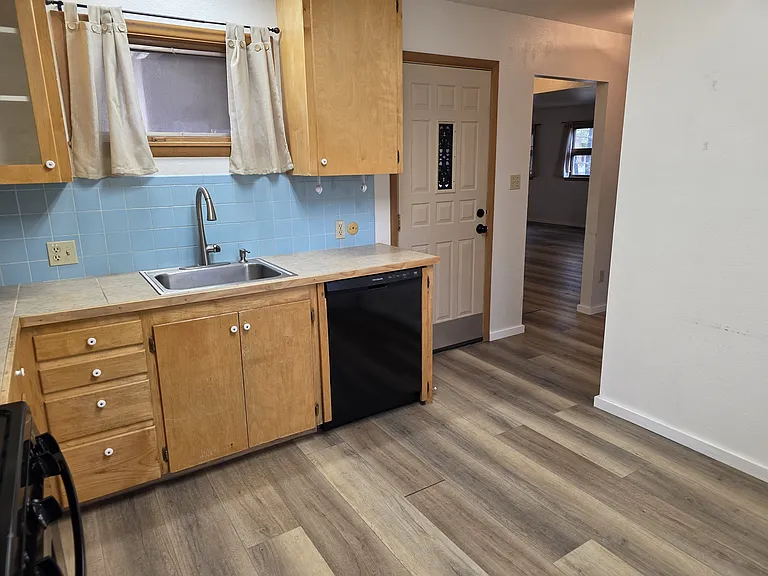525 Agua Fria St #D — Photo 8