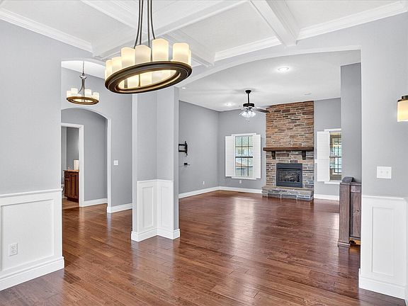 5th image of 634 N Rockingham Avenue