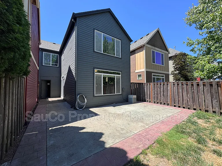 948 SE Elina Ave — Photo 33