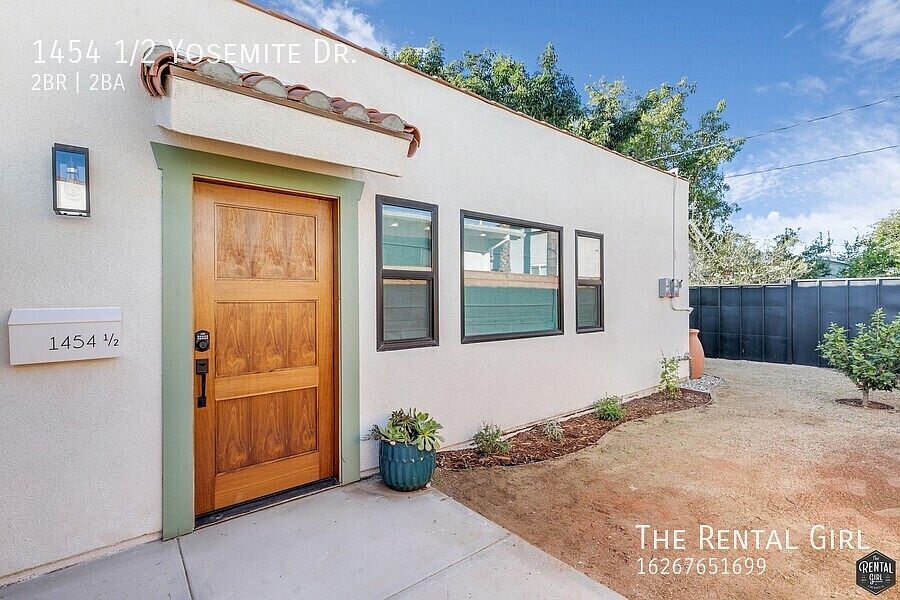 1st image of 1454 1/2 Yosemite Dr