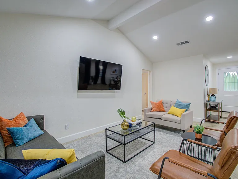 16906 Barcelona Dr — Photo 16