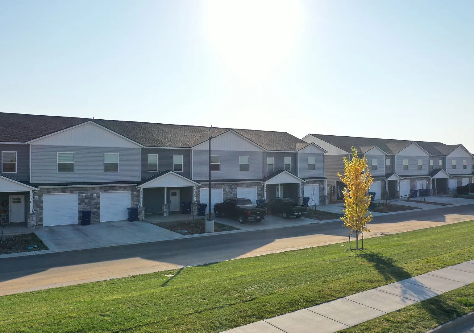 Modern 3 Bed 2.5 Bath Townhome in Sugar City — Photo 1
