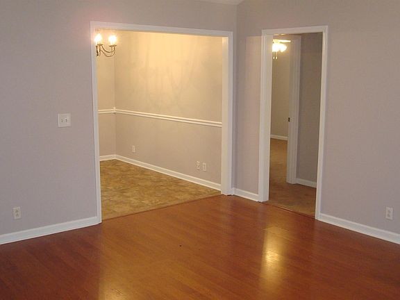 3rd image of 2818 Wellington Pl