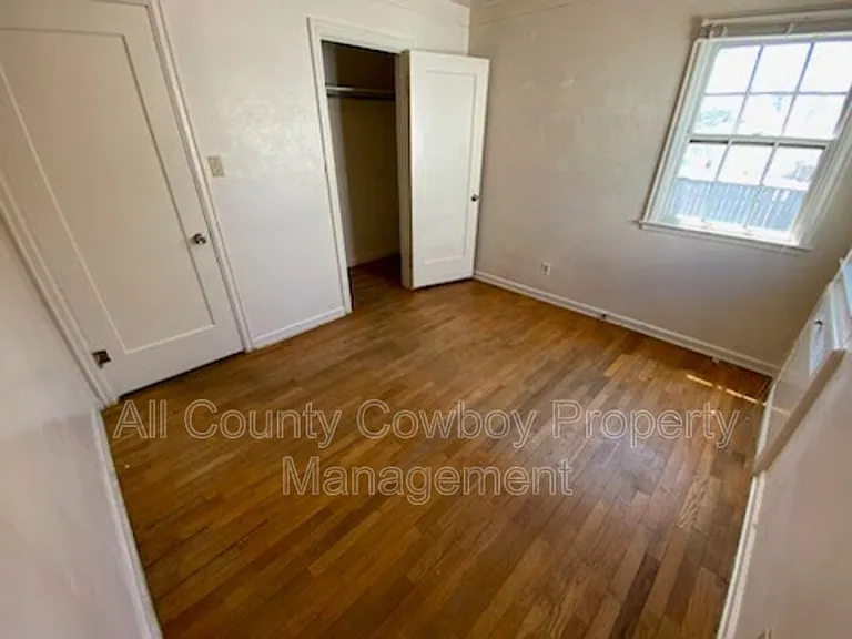 310 S 12th St — Photo 8