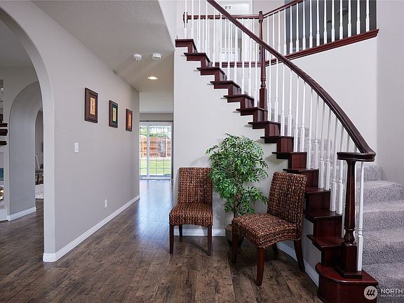 3rd image of 519 SE Mockingbird Drive