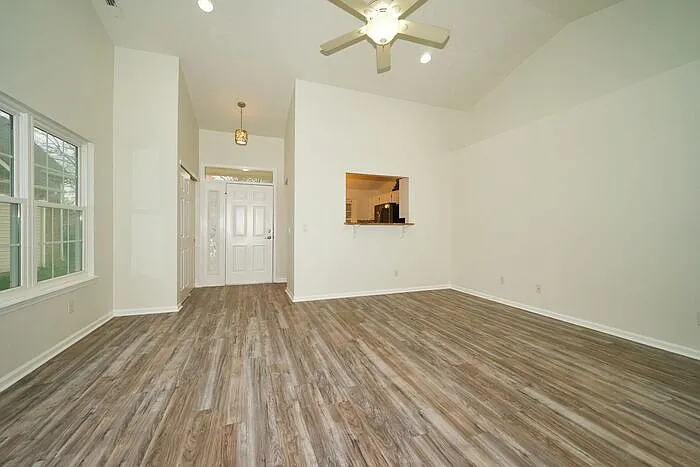 3 bed, 2.0 bath, 1294 sqft, $2,150 — Photo 3