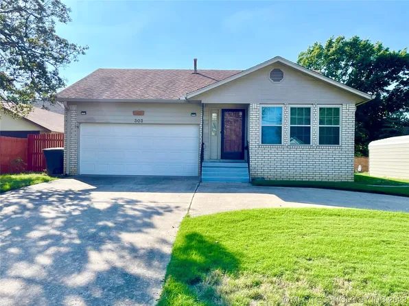 303 N Main St, Wagoner, OK 74467