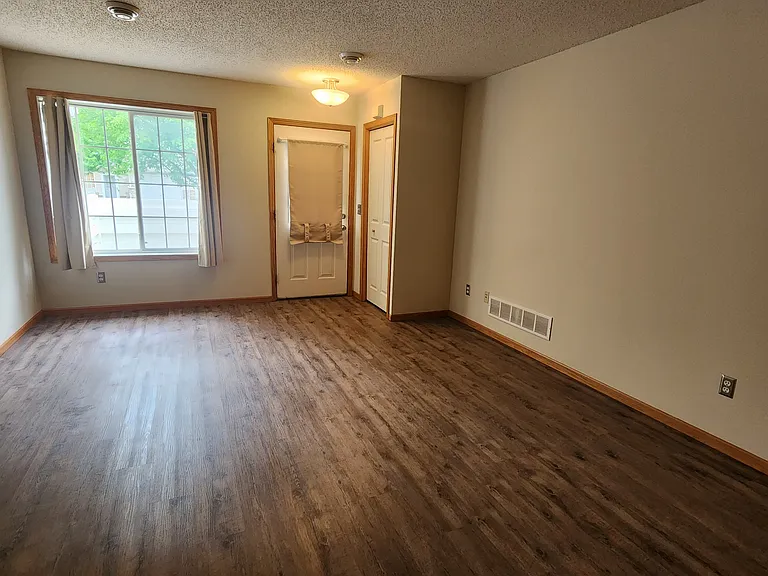 1537 Serenity Ln — Photo 6