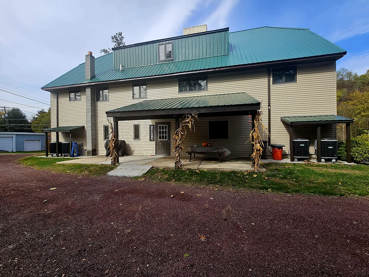 Building Photo - 48 Greenwood St