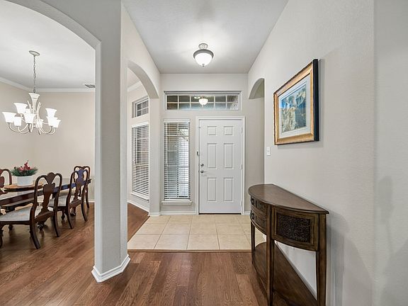 3rd image of 504 Valencia Dr