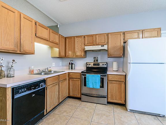 2nd image of 207 Autumn Springs Dr