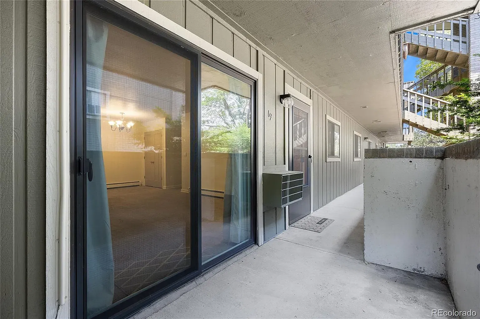 2 bed, 880 sqft, $1,732 — Photo 2