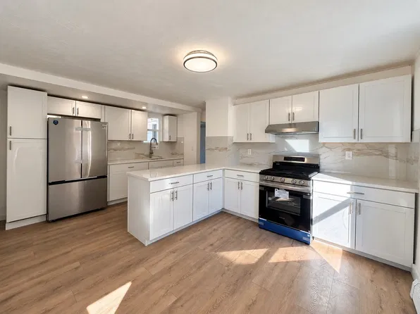 43 Vernon St, Holyoke, MA 01040