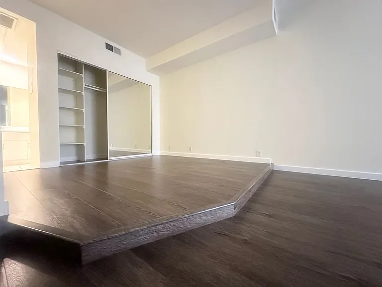 1234 Las Palmas Ave — Photo 4