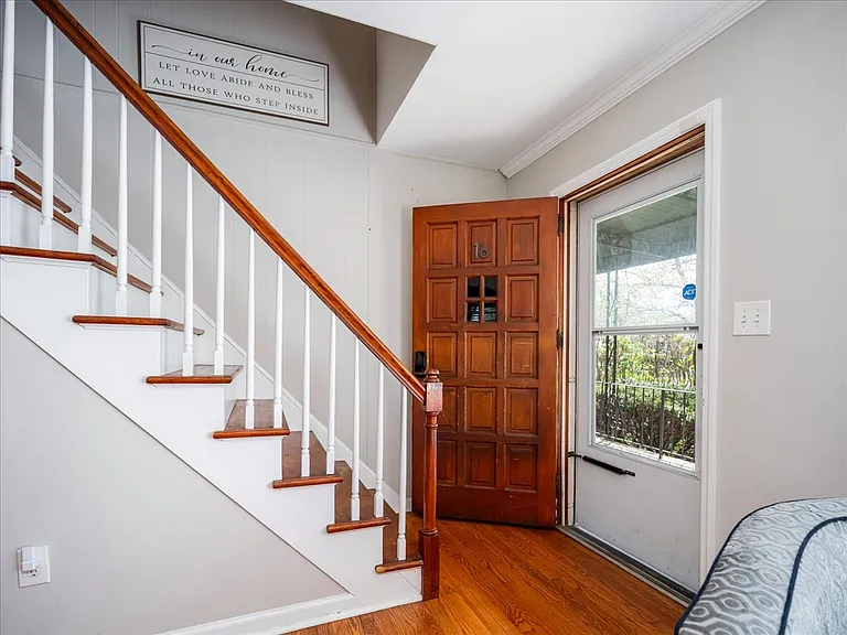 16 W Maltbie Ave — Photo 8