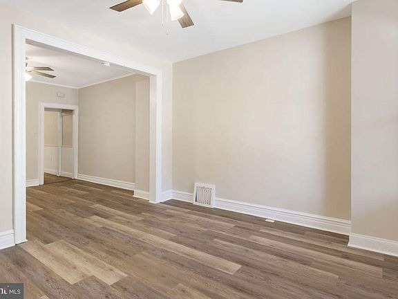 3rd image of 211 Fulton St