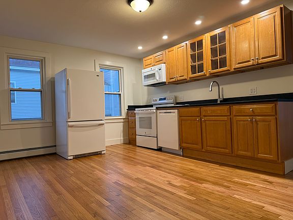 4th image of 35 Grant St APT 1