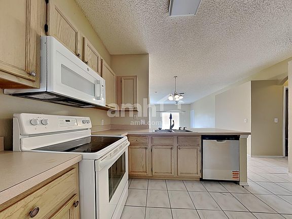 3rd image of 451 Sand Ridge Dr