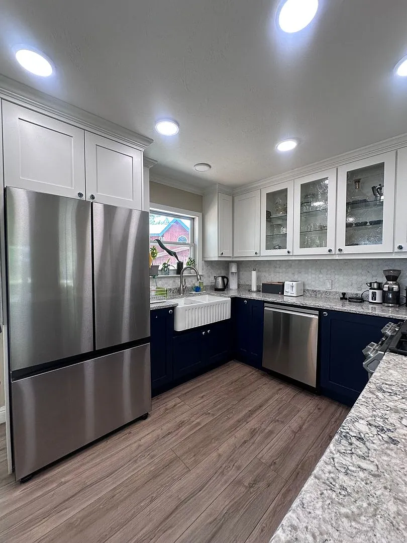 Pet Friendly Tahoe Home Full of Sought After Amenities! A/C, Heated Garage, Fenced in Backyard — Photo 4