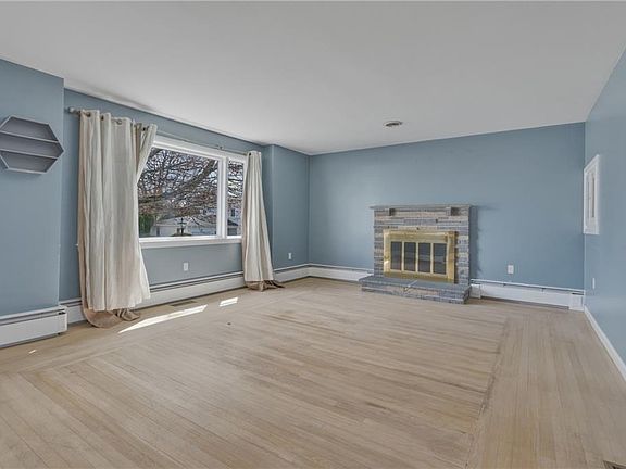 2nd image of 11 Mulberry Cir