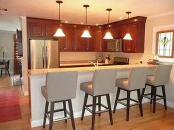 1 Von Rhor Dr, Rockland, MA 02370
