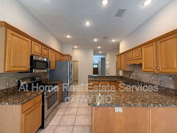 5th image of 144 S Cedar Heights Dr