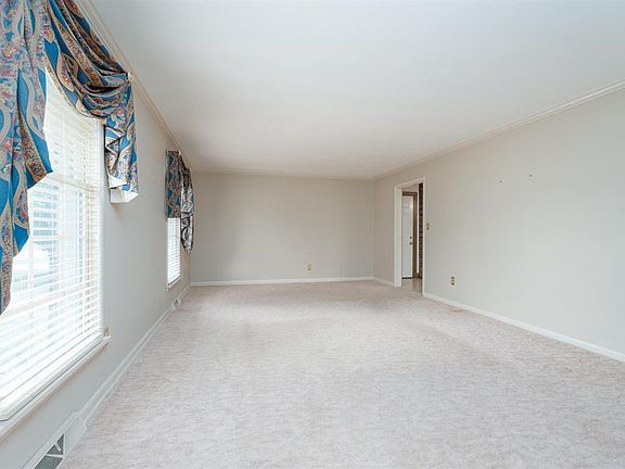 3rd image of 3618 S Griffith Ave