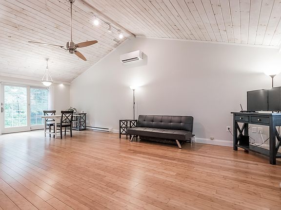 5th image of 6 Oakview Drive #6