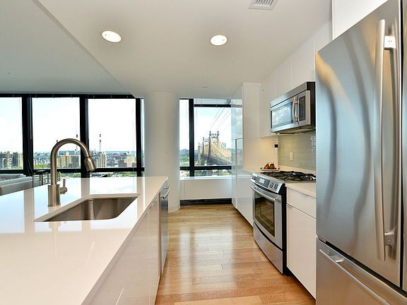 4th image of 1113 York Ave APT 20B