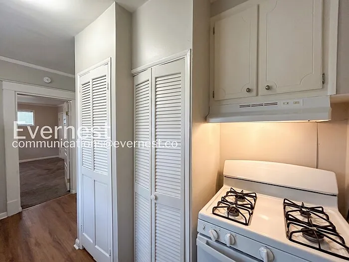 2984 Waverly Ave — Photo 7