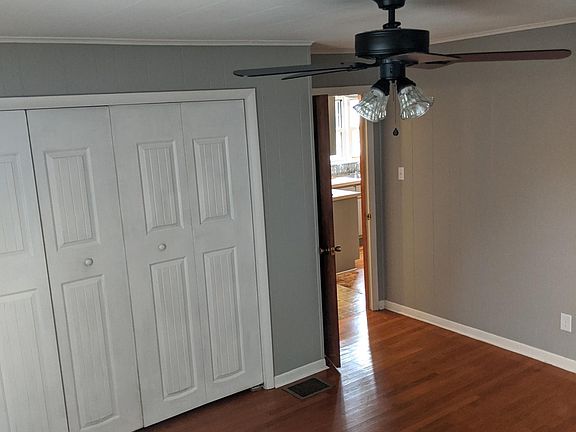 5th image of 404 Pleasant Hill Pl