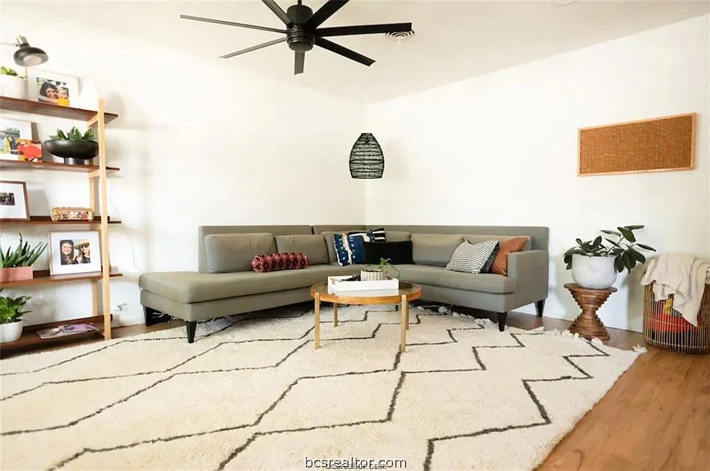 2 bed, 1.5 bath, 1430 sqft, $1,800 — Photo 4