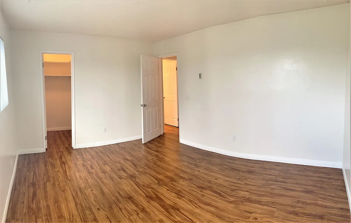 Building Photo - 1304 Roxanne Dr #5