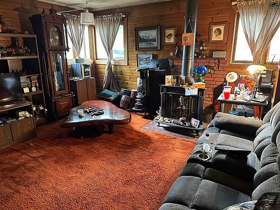 5th image of 520 Farewell Ave