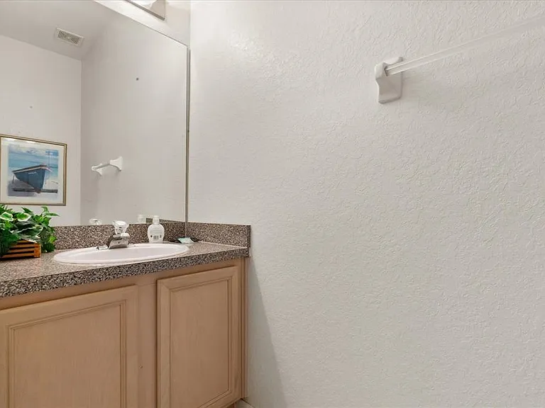 526 Windsor Pl — Photo 23